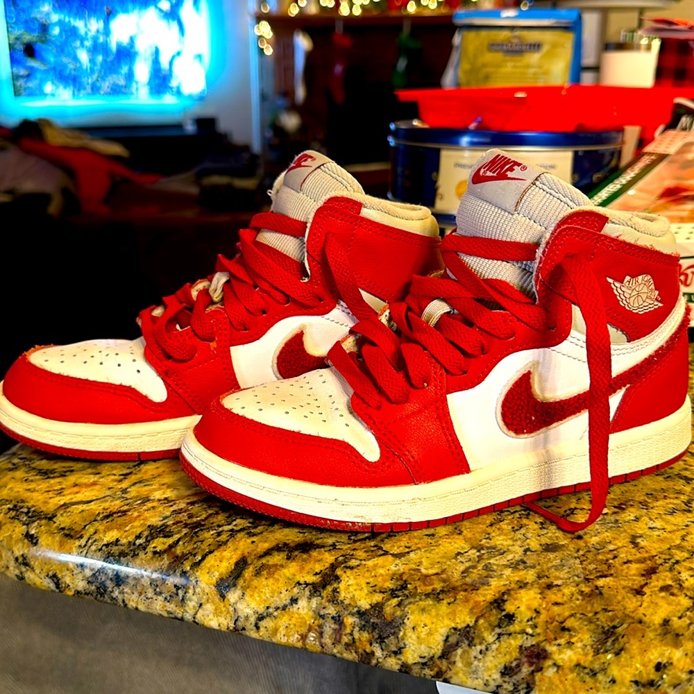 Nike Air Jordan Retro 1s Kids Size US 1Y